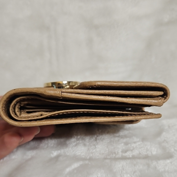 Gucci Interlocking G Bifold Wallet Tan Grained Leather Gold Tone Hardware - Picture 3 of 14